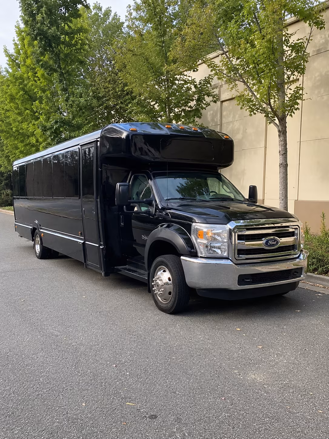 party buses from everett to tulalip lynnwood and every prom venue in between